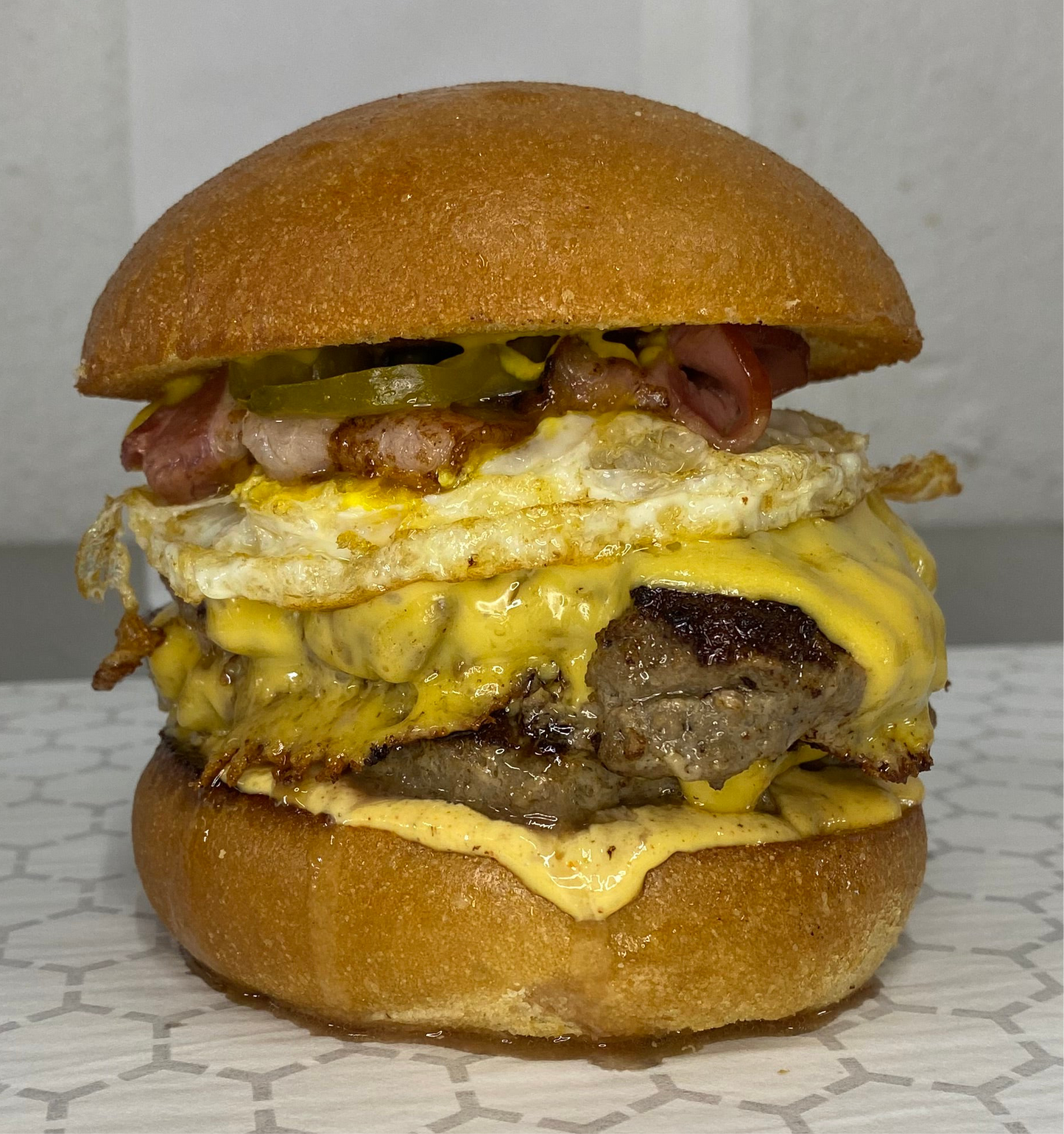 CHEDDAR TOCINO Y HUEVO DOBLE